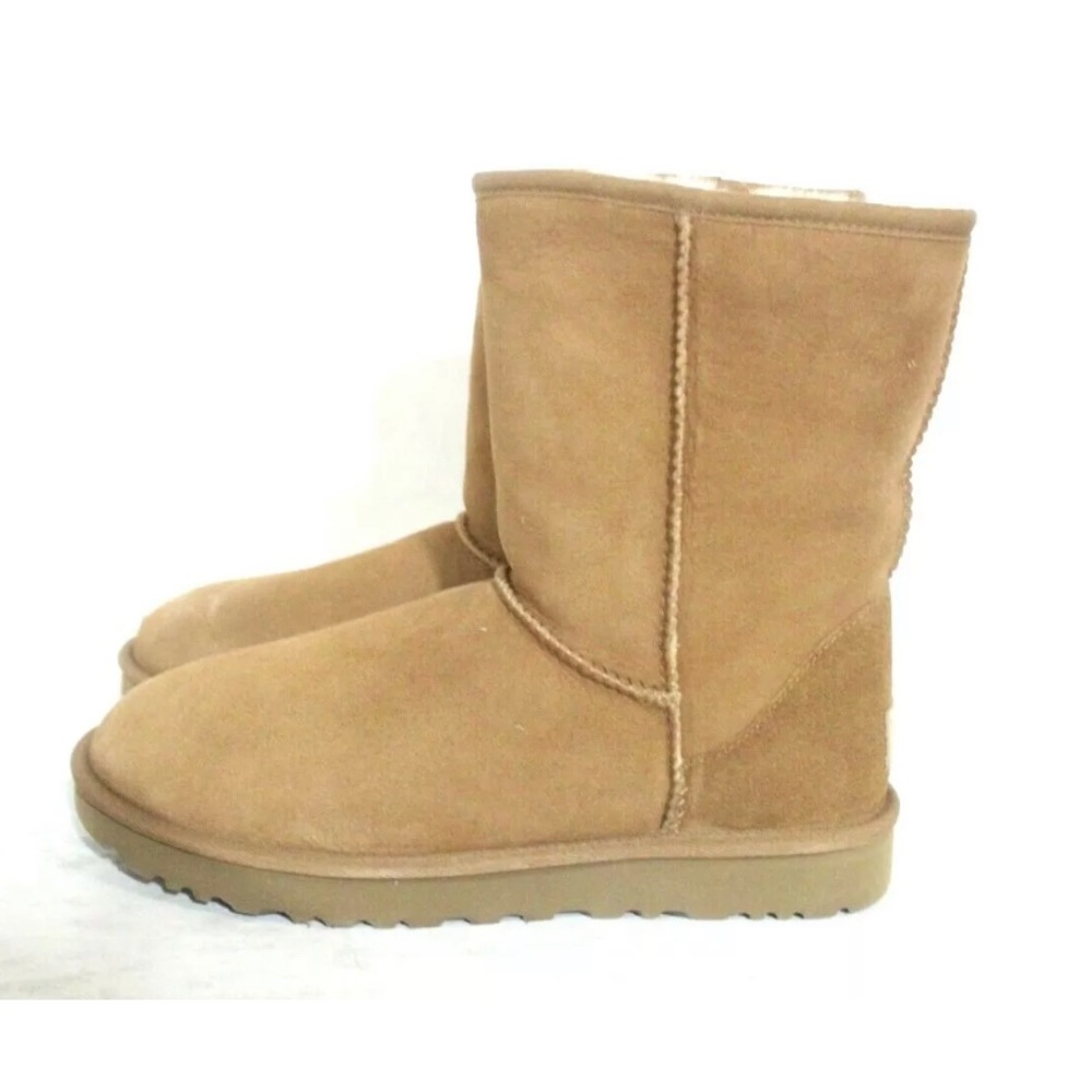 Women’s UGGs classic short chestnut size 8